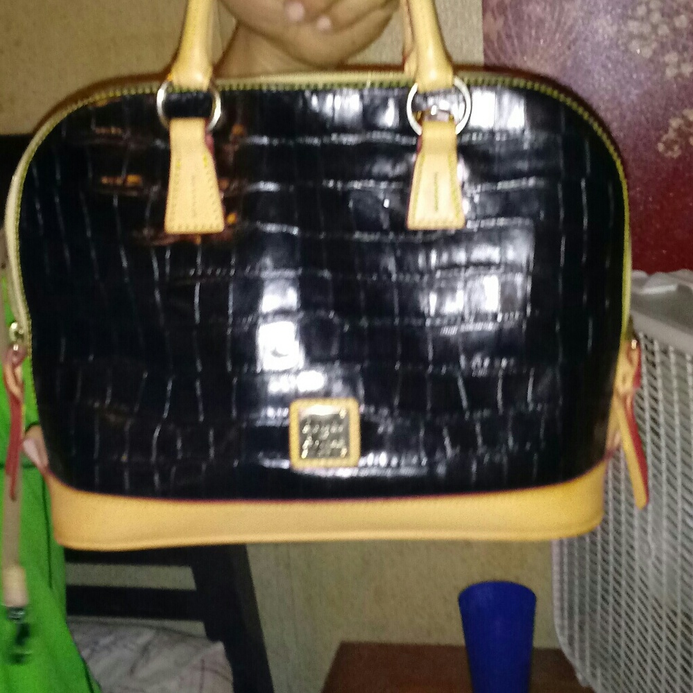 Dooney Bourke - Picture 2 of 6